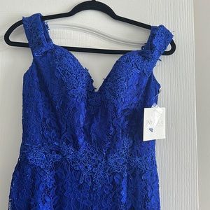 iNtrigue by Blush formal gown in a size 10. (NWT)